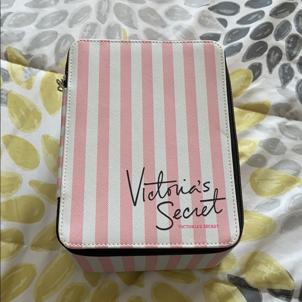 Victoria’s Secret travel container